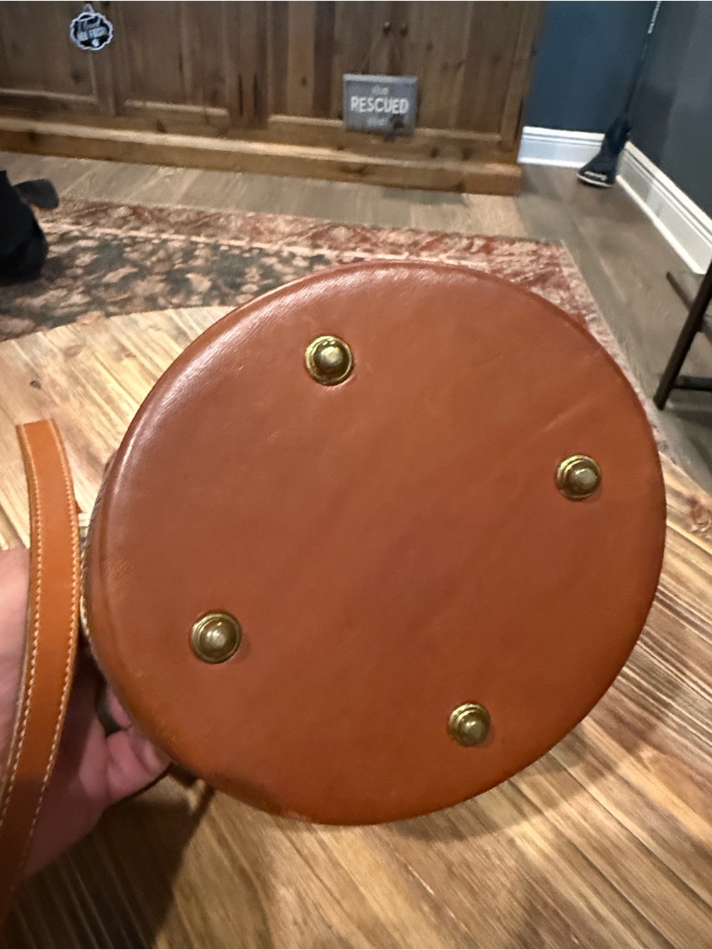 Vintage Dooney & Bourke Cream and Tan Leather Drawstring Crossbody Bucket Bag - Picture 4 of 5